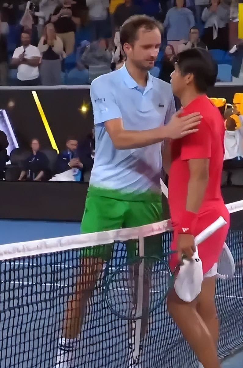 年终总决赛碾压联合杯,梅德韦杰夫惊艳四座 年终总决赛碾压联合杯,梅德韦杰夫惊艳四座